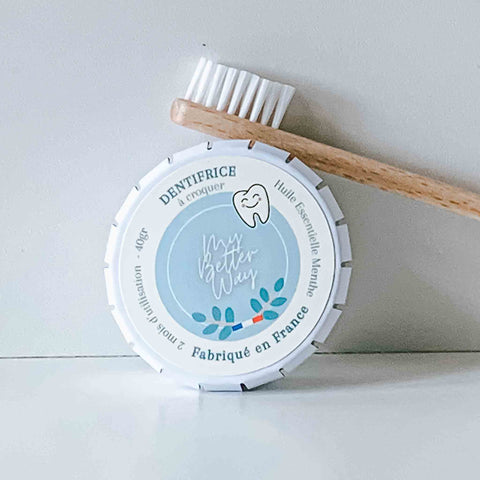 dentifrice solide a croquer avec brosse en bois pour un brossage zero dechet
