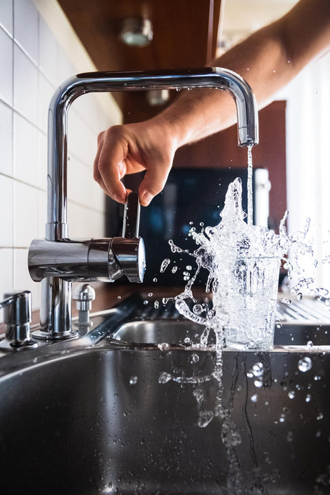Comment purifier l'eau du robinet simplement et naturellement ?