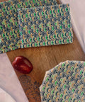 Lot de 3 beewraps réutilisables My Better Way à la cire d'abeille sur planche en bois