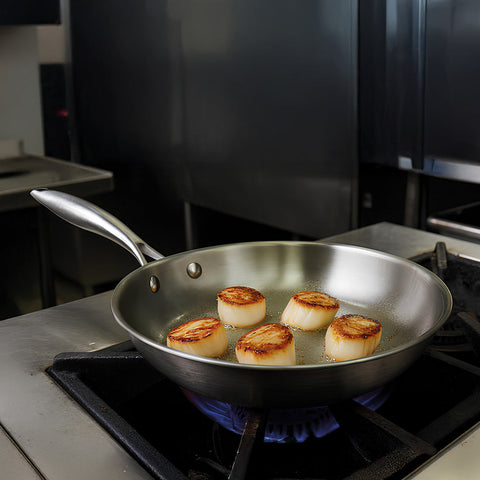 La poêle inox (20, 24, 28 ou 32 cm) – l’alternative saine, durable et française
